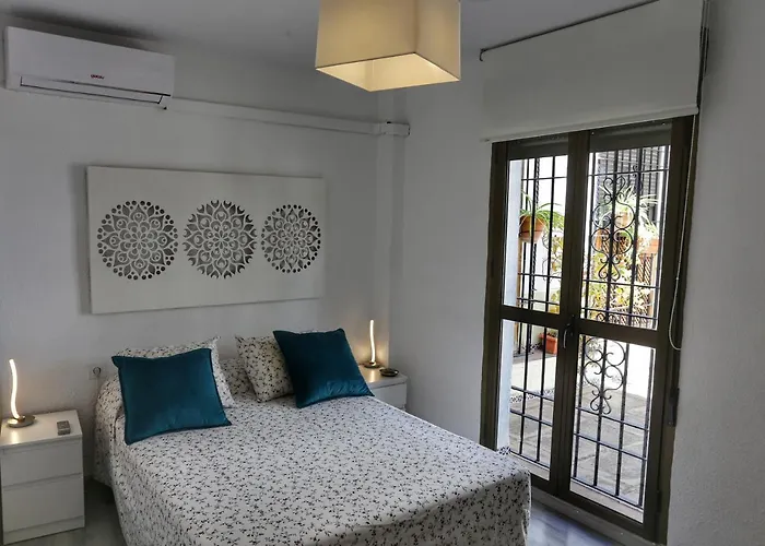 Calle San Basilio - Patios. Aparcamiento Gratis