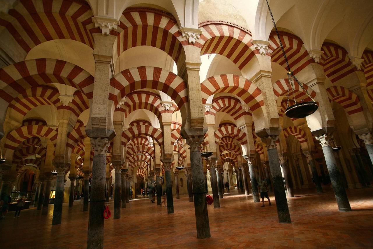 Calle San Basilio - Patios. Aparcamiento Gratis * Córdoba
